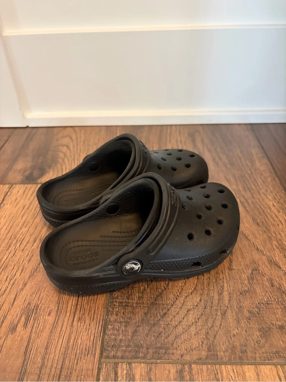 CROCS comfortable slip